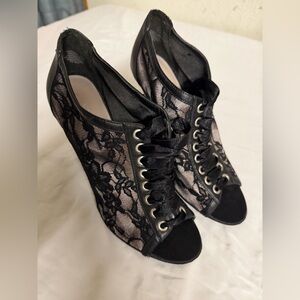 Nine & Co sexy lace ,lace up heels